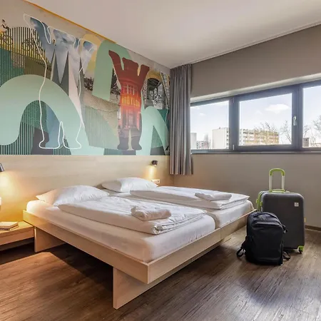 Meininger Airport 3*