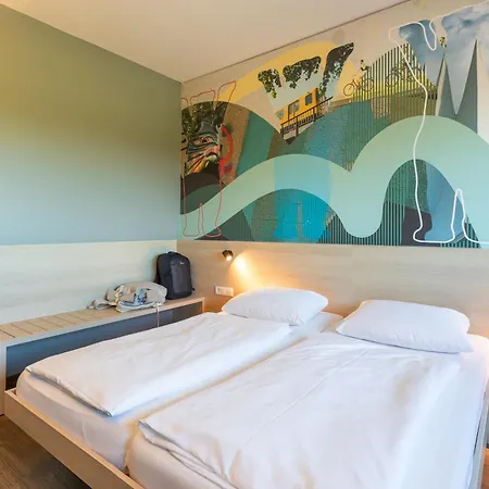 Meininger Airport Отель 3*