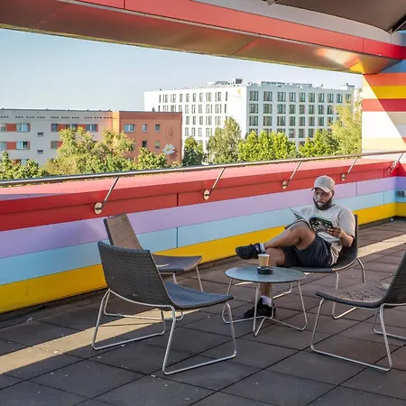 Meininger Airport Отель