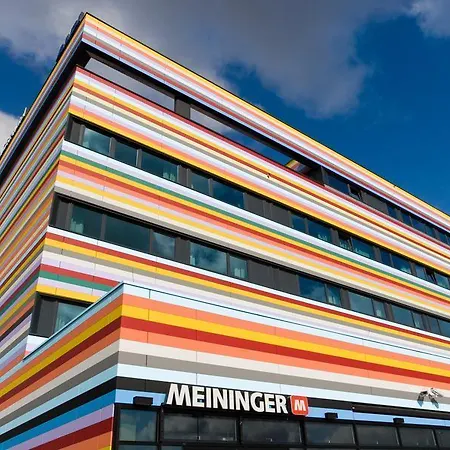 Meininger Airport Отель