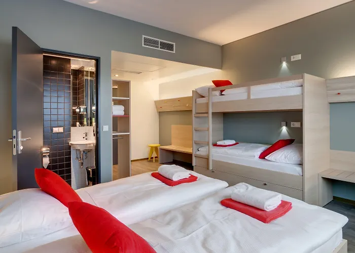 Meininger Airport Hotel 3*