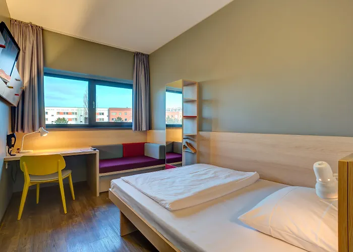 Hotel Meininger Airport 3*