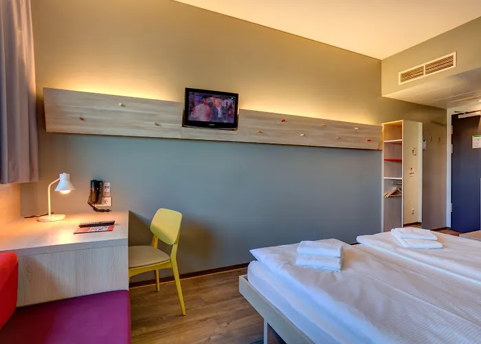 Hotel Meininger Airport 3*