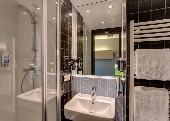 Hotel Meininger Airport 3*