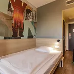 Meininger Airport Hotel