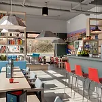 Meininger Airport Hotel