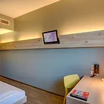 Meininger Airport Hotel