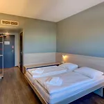 Meininger Airport Hotel Berlino