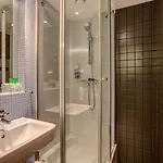 Meininger Airport Hotel