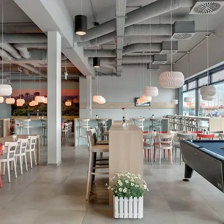 Meininger Airport Szálloda 3*