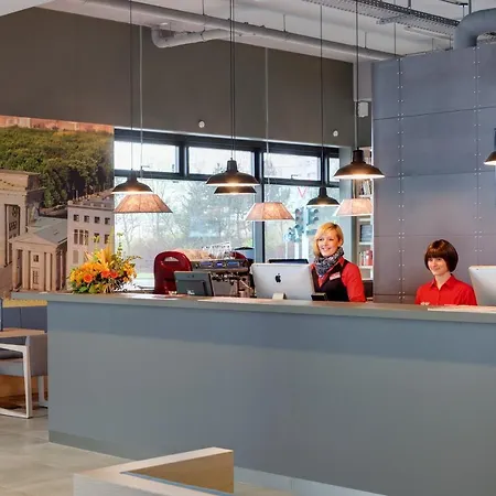 Meininger Airport Szálloda 3*