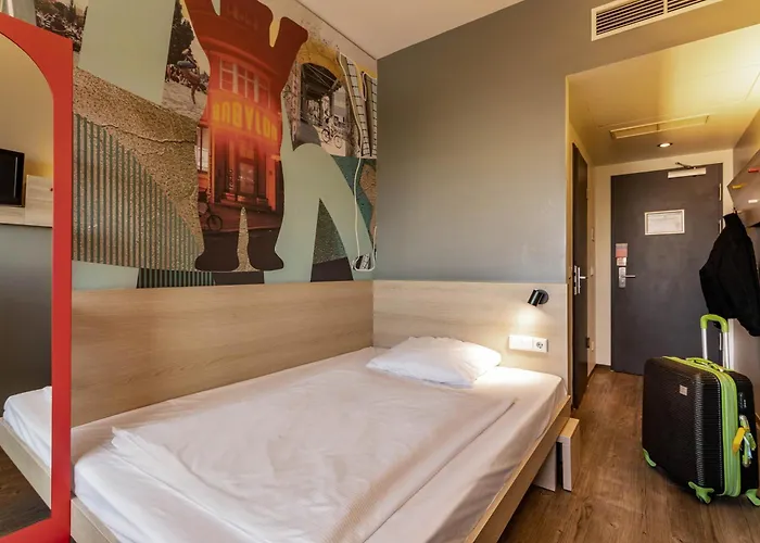 Meininger Airport Hotel