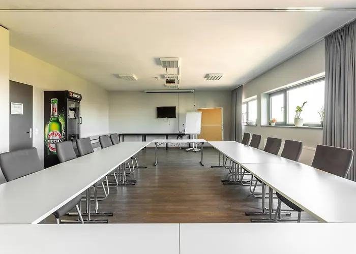 梅尼奈格尔酒店柏林机场店 3*