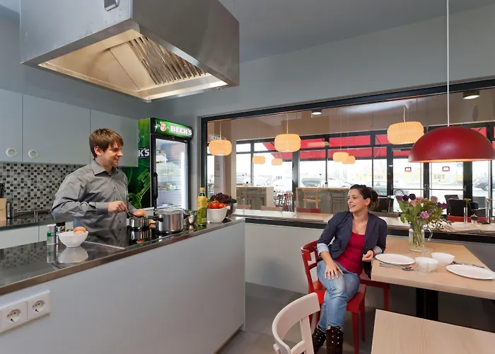 Hotel Meininger Airport 3*