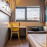 Meininger Airport Отель 3*