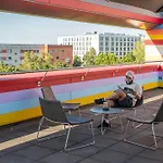 Meininger Airport Отель