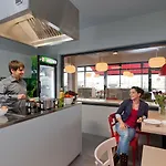 Отель Meininger Airport 3*