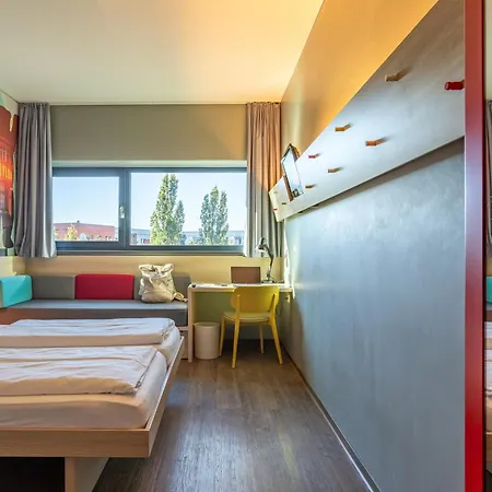 Meininger Airport Hotel