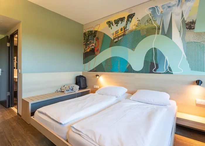 Meininger Airport Hotel 3*