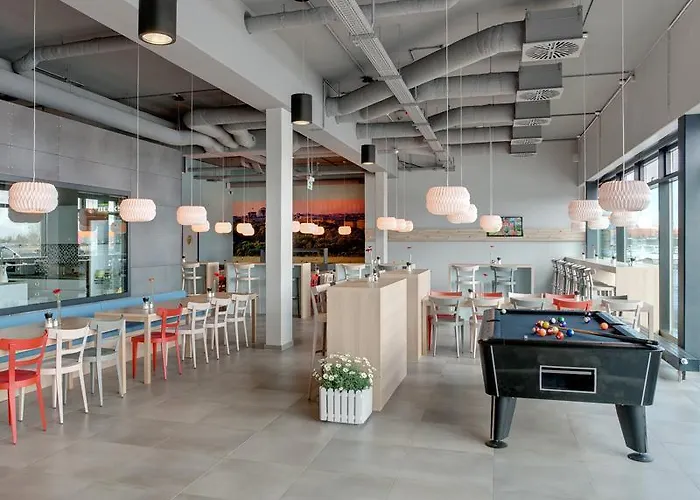 Meininger Airport Hotel 3*