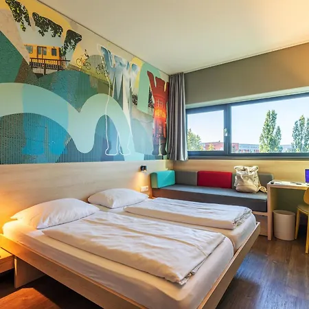 Meininger Airport Hotel