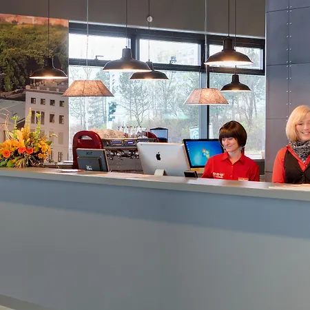 Meininger Airport 3*