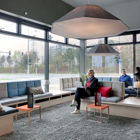 Meininger Airport Hotel