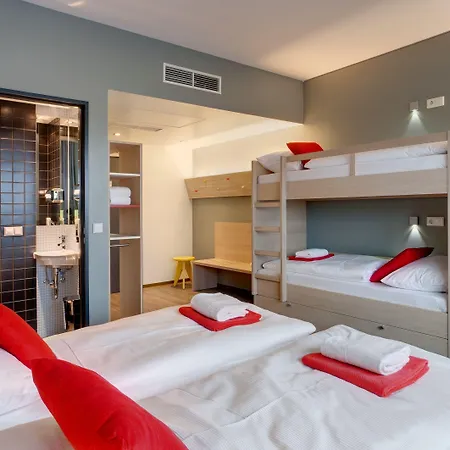 Meininger Airport Hotel 3*