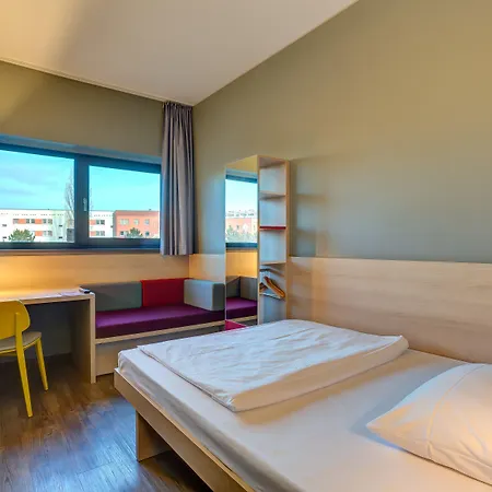 Hotel Meininger Airport 3*