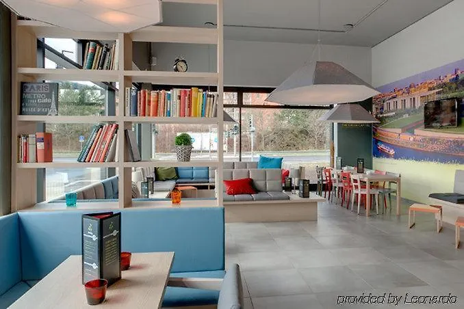 Meininger Airport מלון 3*