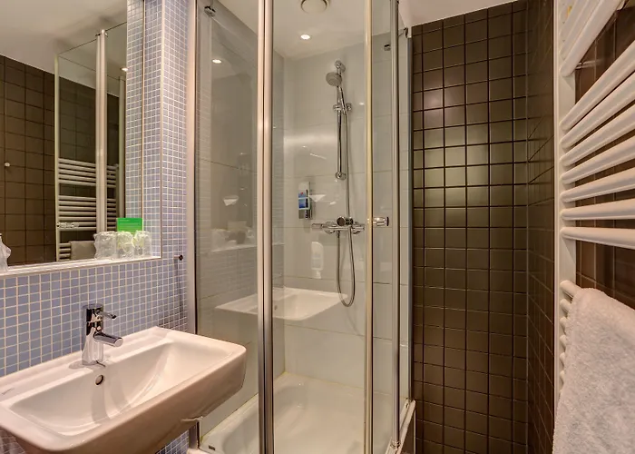 مانينغر مطار فندق