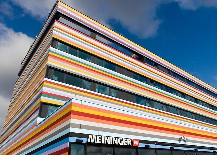 Meininger Airport מלון